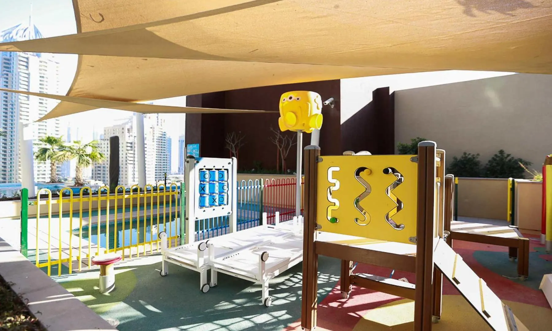 Contemporary Comfort - Serenity - Pool View Dubai Apartment