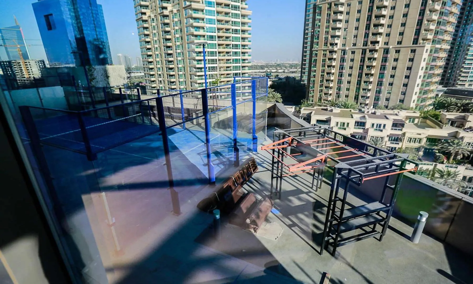 Contemporary Comfort - Serenity - Pool View Dubai Apartment