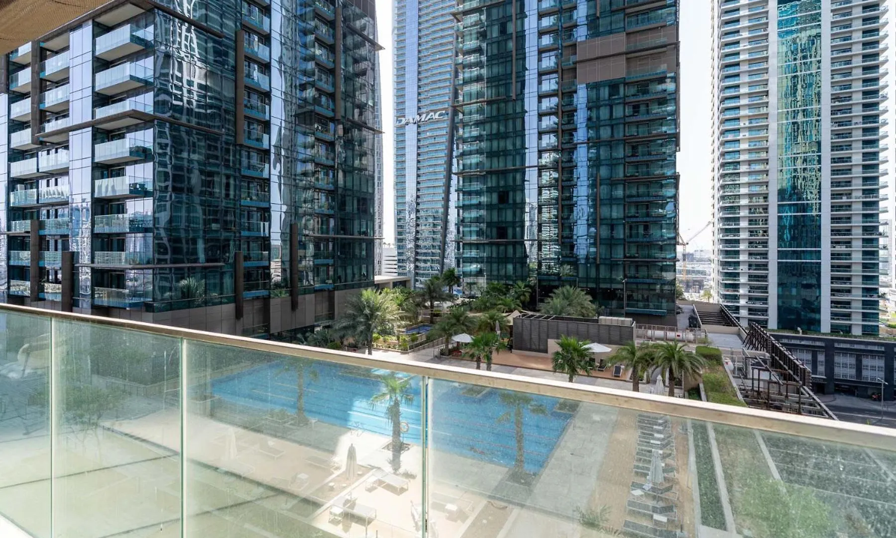 Apartment Contemporary Comfort - Serenity - Pool View Dubai