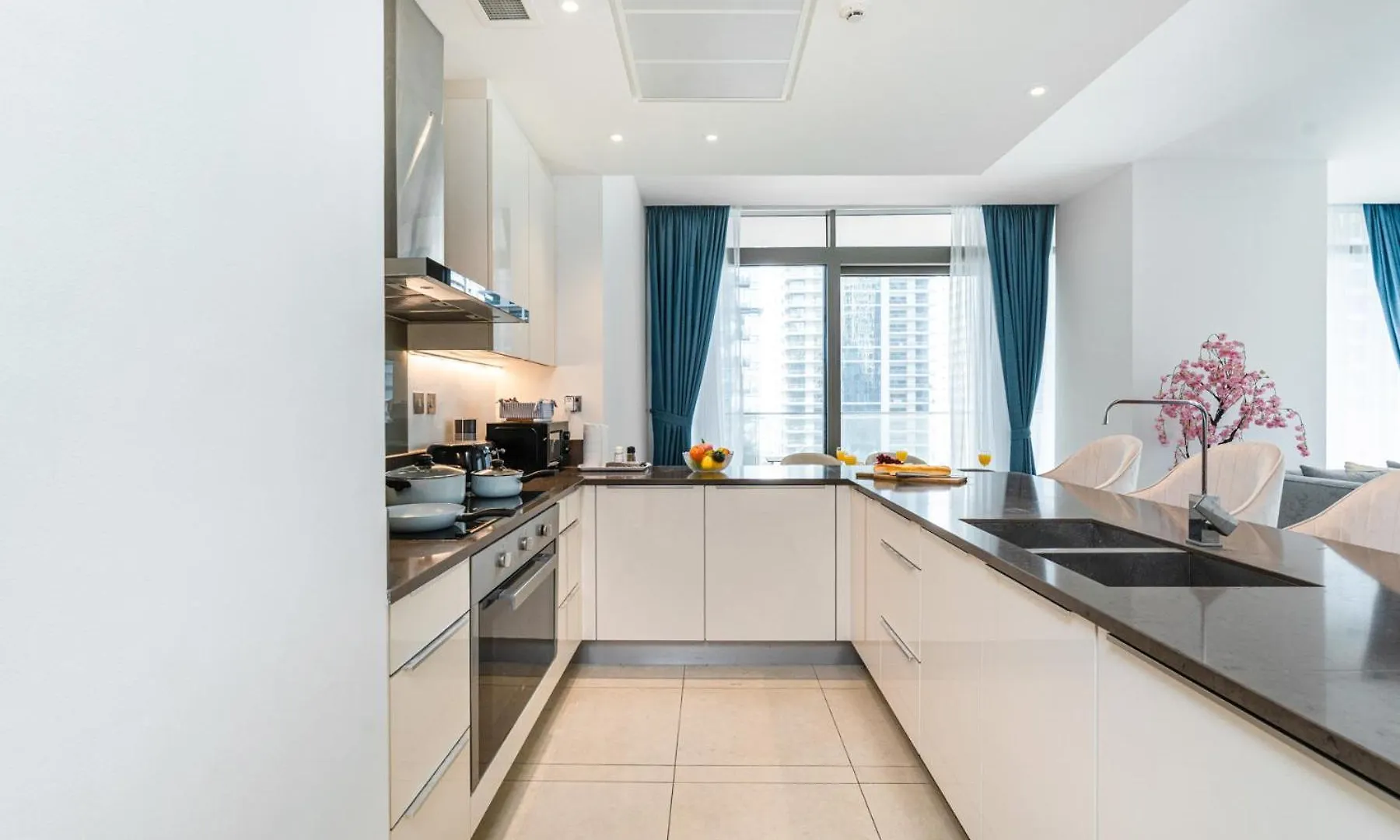 Apartment Contemporary Comfort - Serenity - Pool View Dubai