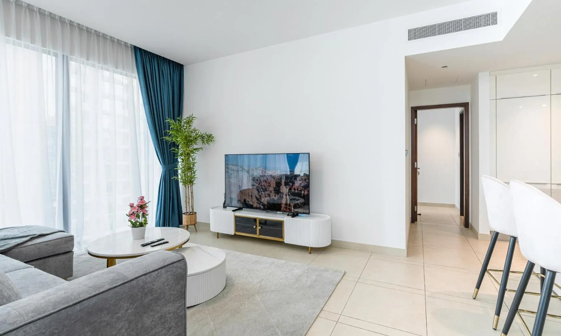 Contemporary Comfort - Serenity - Pool View Dubai United Arab Emirates